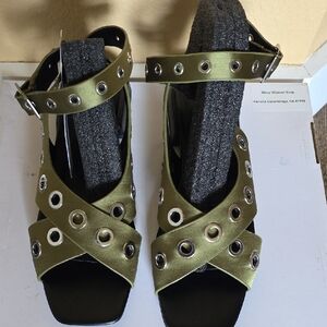 NO BoUNDARIES Elegant Women's Olive Sandals with Grommet Details